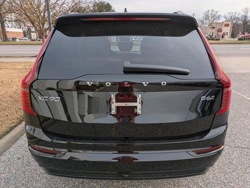 2026 Volvo XC90 B6 Ultra Dark Theme 7-Seater