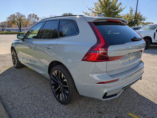 2026 Volvo XC60 B5 Ultra