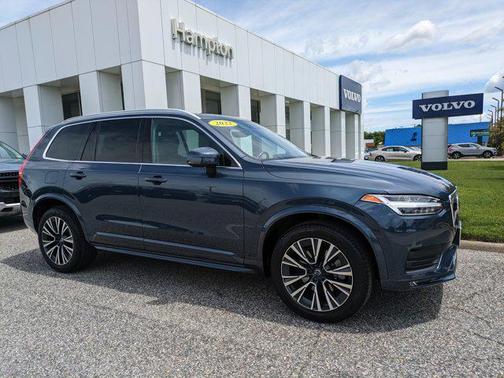 2022 Volvo XC90 T6 Momentum