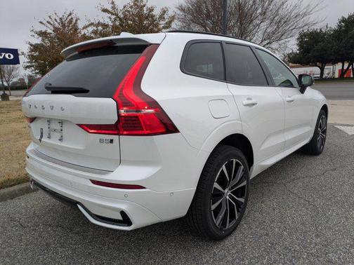 2025 Volvo XC60 B5 Plus