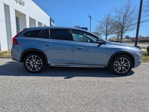 2018 Volvo V60 Cross Country T5