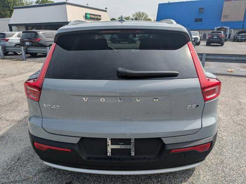 2025 Volvo XC40 B5 Plus Bright Theme