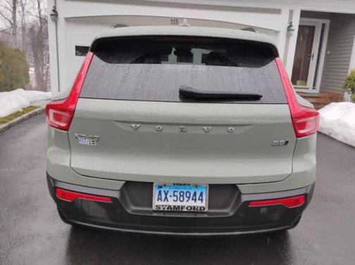 2023 Volvo XC40 B5 Plus Dark Theme