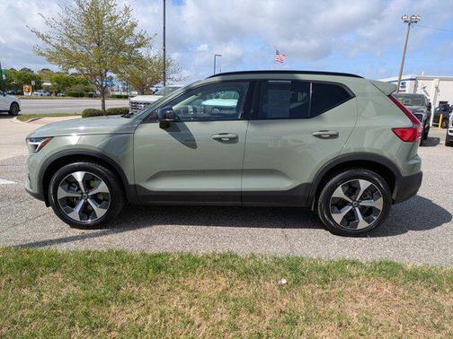 Sage Green Metallic 2023 Volvo XC40 B5 Plus Dark Theme
