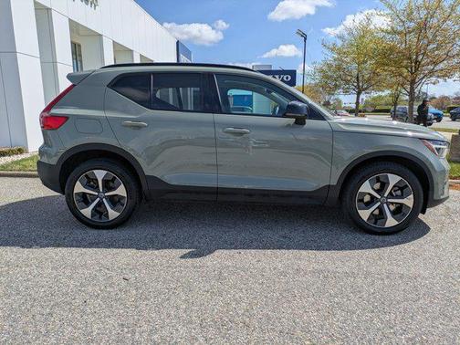 Sage Green Metallic 2023 Volvo XC40 B5 Plus Dark Theme