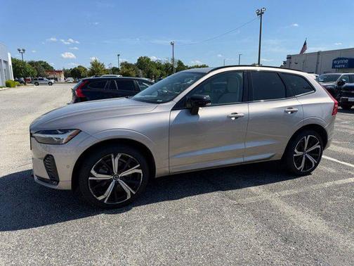 Bright Dusk Metallic 2023 Volvo XC60 B5 Ultimate Bright Theme