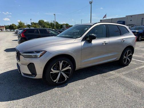 Bright Dusk Metallic 2023 Volvo XC60 B5 Ultimate Bright Theme