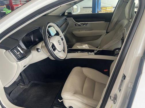 2018 Volvo V90 Cross Country T6