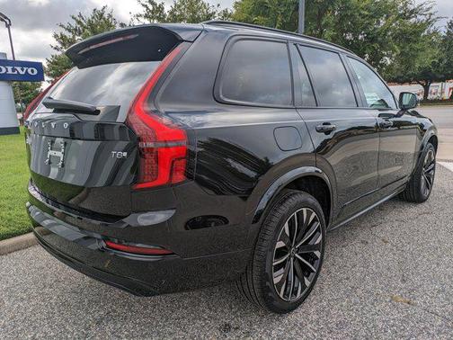 2026 Volvo XC90 Plug-In Hybrid T8 Ultra Dark Theme 7-Seater