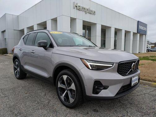 Aurora Silver 2026 Volvo XC40 B5 Plus