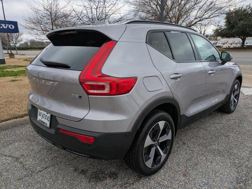 Aurora Silver 2026 Volvo XC40 B5 Plus