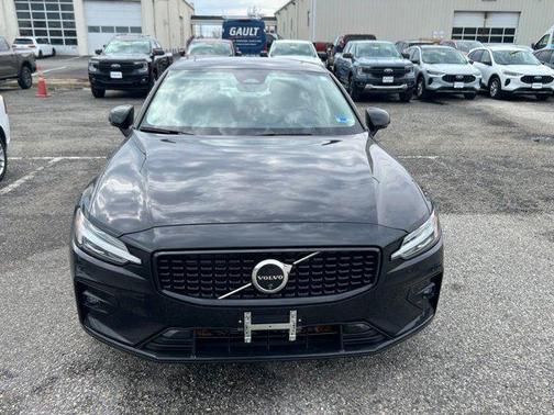 2025 Volvo S60 B5 Plus