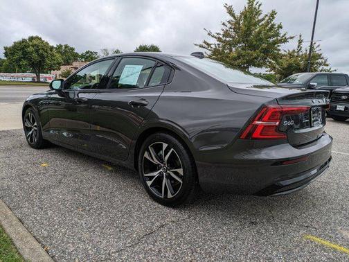 2024 Volvo S60 B5 Plus Dark Theme
