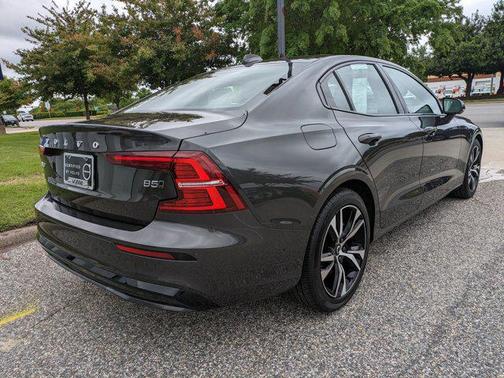 2024 Volvo S60 B5 Plus Dark Theme