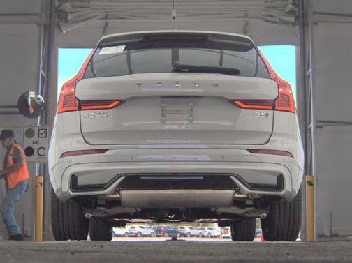 2025 Volvo XC60 Plus