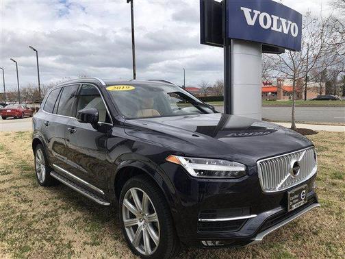 Photo 2 of 32 of 2019 Volvo XC90 T6 Inscription
