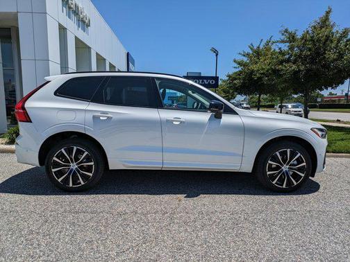 2025 Volvo XC60 Plus