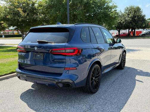 Phytonic Blue Metallic 2022 BMW X5 xDrive40i