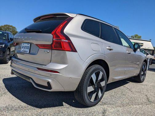 2025 Volvo XC60 Plug-In Hybrid T8 Plus