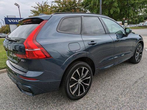 2023 Volvo XC60 B5 Plus Dark Theme