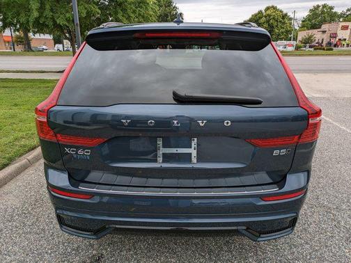 2023 Volvo XC60 B5 Plus Dark Theme