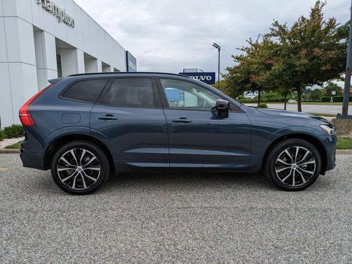 2023 Volvo XC60 B5 Plus Dark Theme