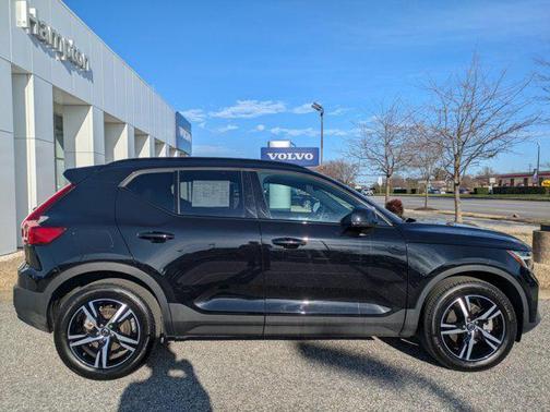 2024 Volvo XC40 B5 Core Bright Theme