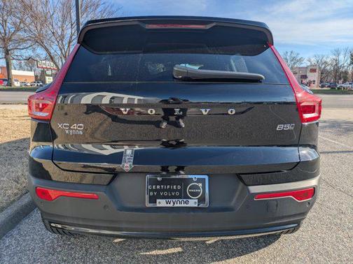 2024 Volvo XC40 B5 Core Bright Theme