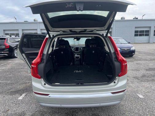 2022 Volvo XC90 Recharge Plug-In Hybrid T8 Inscription 6 Passenger
