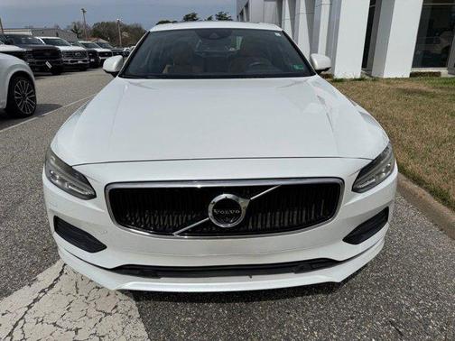 2017 Volvo S90 T6 Momentum