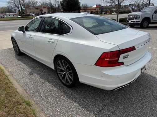 2017 Volvo S90 T6 Momentum