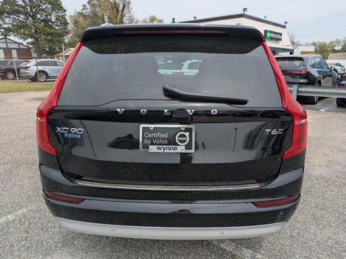 2022 Volvo XC90 T6 Momentum