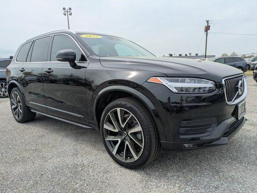 2022 Volvo XC90 T6 Momentum