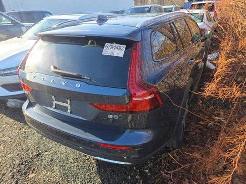 2024 Volvo V60 Cross Country B5 Plus