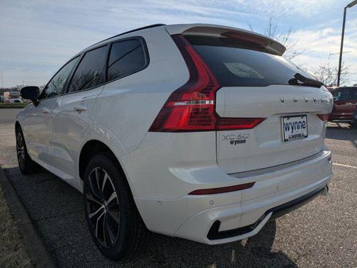2025 Volvo XC60 B5 Plus