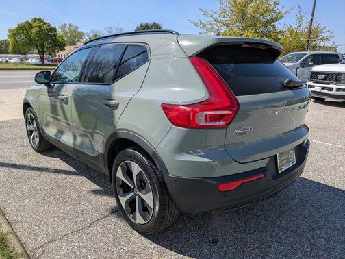 2023 Volvo XC40 B4 Plus Dark Theme