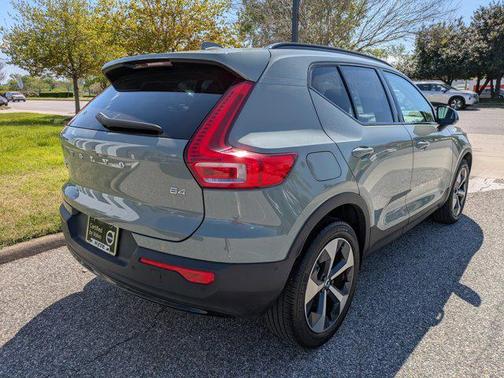 2023 Volvo XC40 B4 Plus Dark Theme