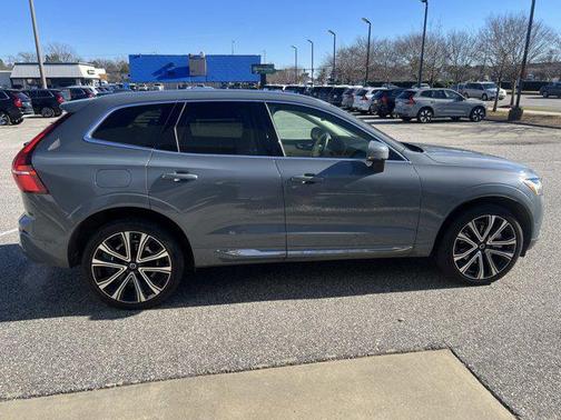 2023 Volvo XC60 Recharge Plug-In Hybrid T8 Ultimate Bright Theme