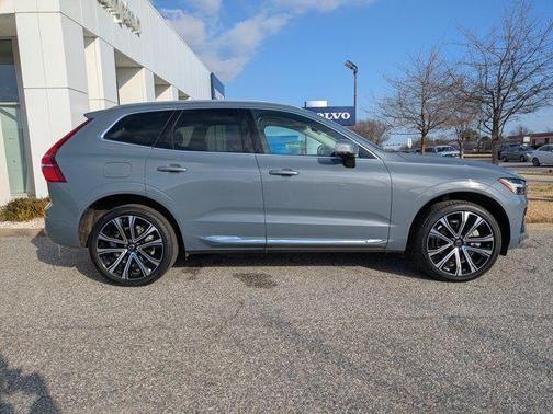 2023 Volvo XC60 Recharge Plug-In Hybrid T8 Ultimate Bright Theme
