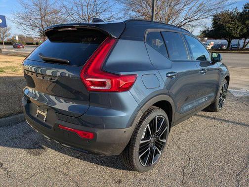 2026 Volvo XC40 Black Edition Ultra, B5 AWD Gas (mild hybrid)