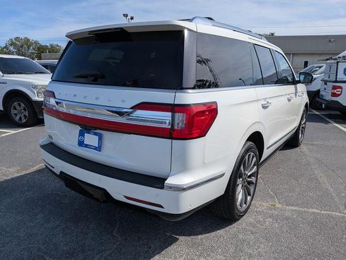 White 2021 Lincoln Navigator Reserve