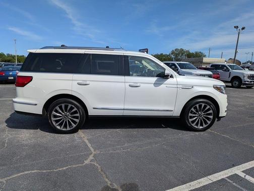 White 2021 Lincoln Navigator Reserve