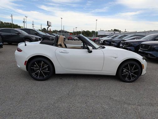 Snowflake White Pearl 2026 Mazda MX-5 Miata Grand Touring