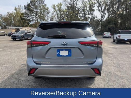 2023 Toyota Highlander Hybrid Platinum