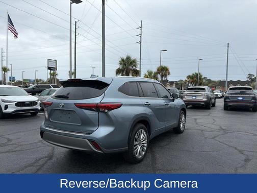 2023 Toyota Highlander Hybrid Platinum