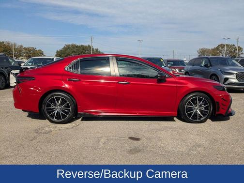 2022 Toyota Camry Hybrid SE