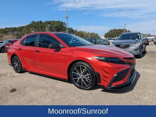 2022 Toyota Camry Hybrid SE