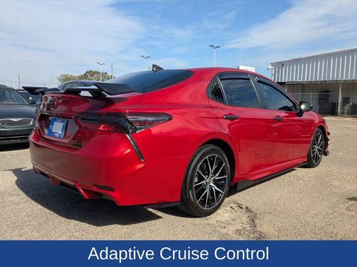 2022 Toyota Camry Hybrid SE