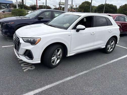 Ibis White 2022 Audi Q3 45 S line Premium