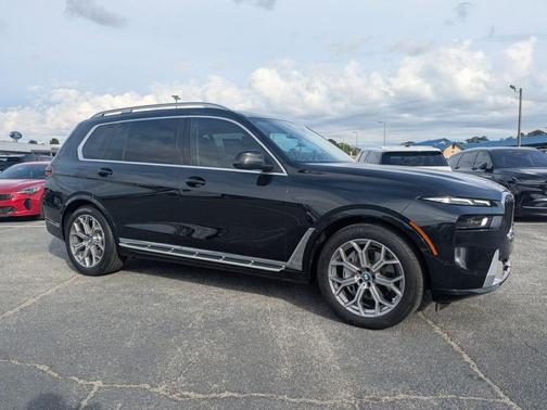 Black Sapphire Metallic 2023 BMW X7 xDrive40i